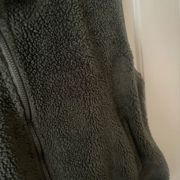 Women’s zip up Sherpa Vest 1XL - Picture 4 of 12